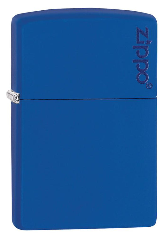 Frontansicht 3/4 Winkel Zippo Feuerzeug Royalblau Matt Basismodel mit Zippo Logo