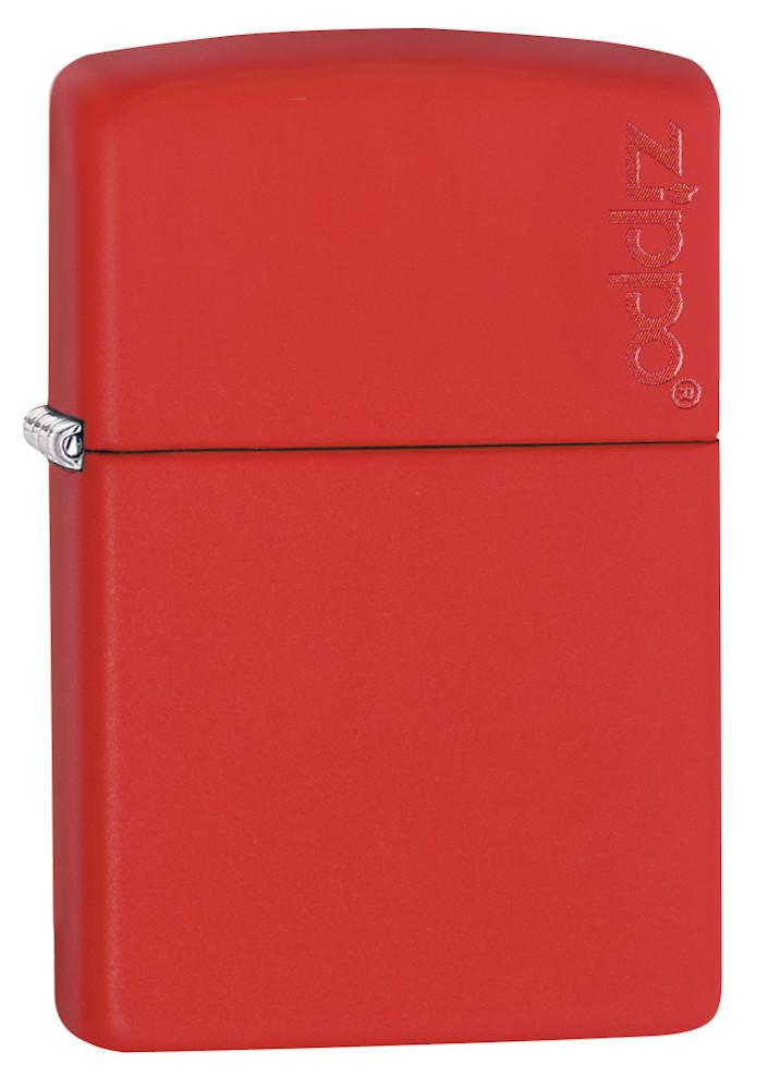 Frontansicht 3/4 Winkel Zippo Feuerzeug Red Matte mit Zippo Logo