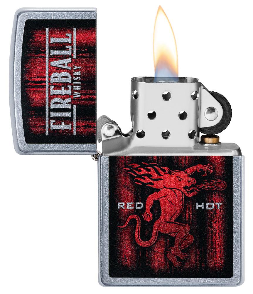  Zippo Feuerzeug chrom Fireball Whisky geöffnet mit Flamme