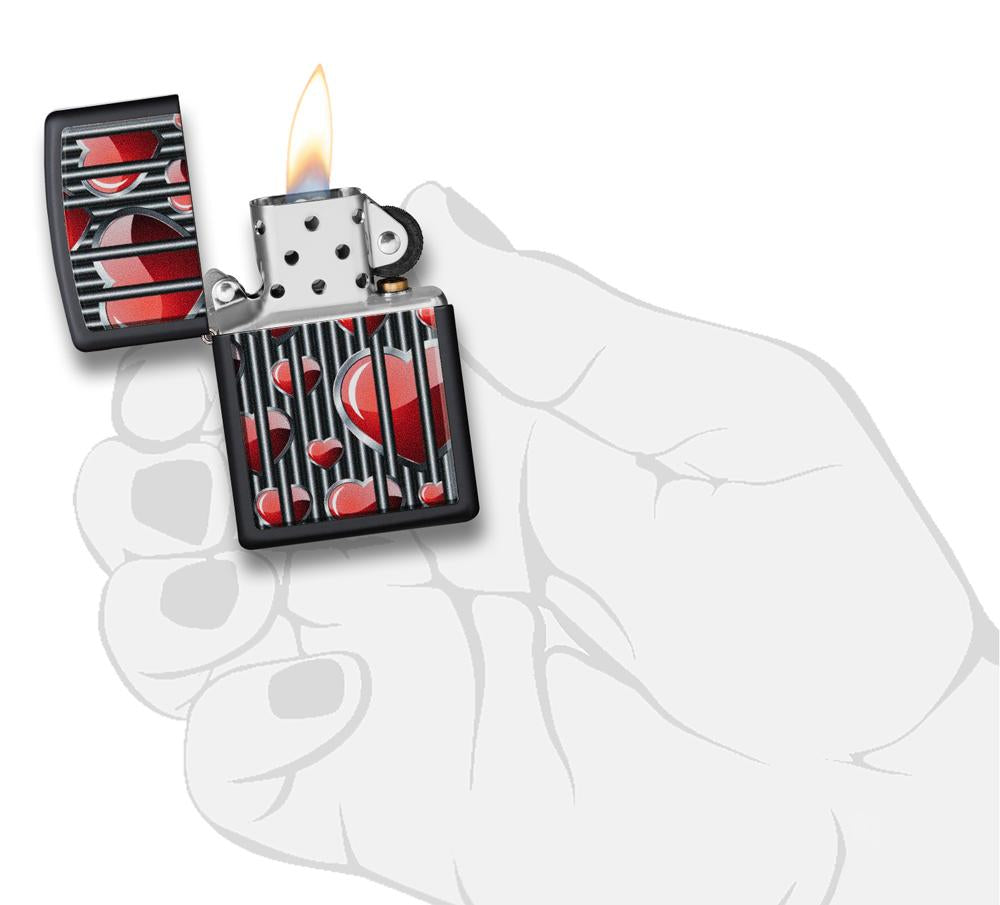 Zippo Feuerzeug schwarz Herzen hinter Gittern geöffnet mit Flamme in stilisierter Hand