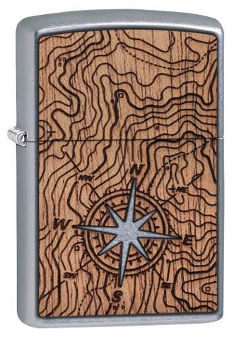 Frontansicht 3/4 Winkel Zippo Feuerzeug Woodchuck Landkarte mit Kompass