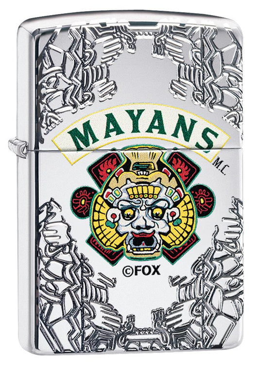 Frontansicht 3/4 Winkel Zippo Feuerzeug chrom mit tiefen Gravuren Mayans M.C.