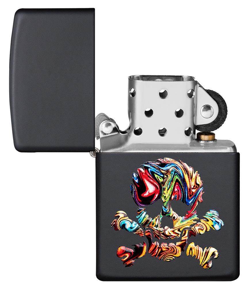 Zippo Feuerzeug schwarz matt mit buntem Totenkopf geöffnet
