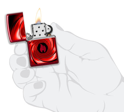 Briquet tempête Zippo Red Swirl Design dans une main pour représenter la taille du briquet